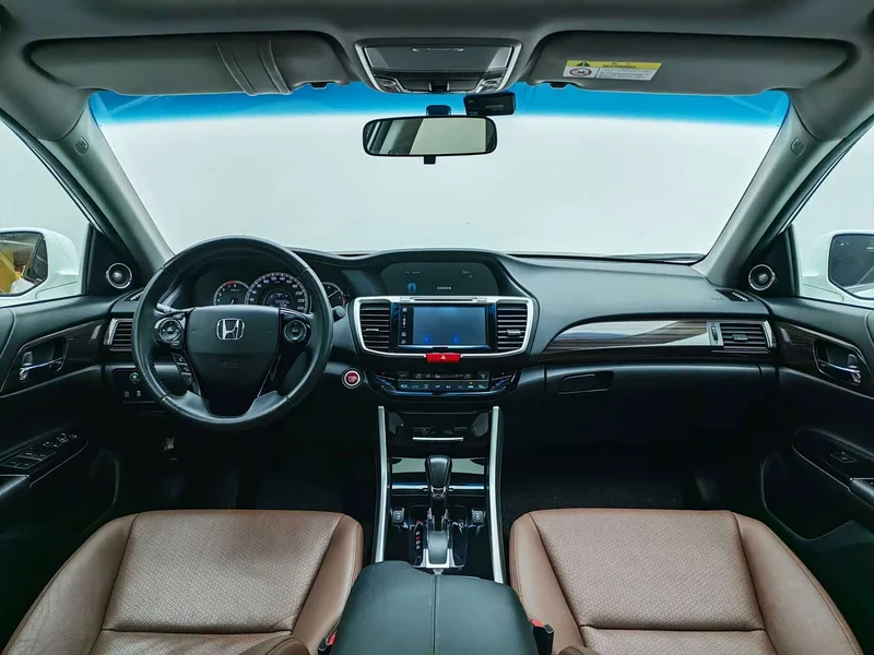 Honda Accord — фото 17