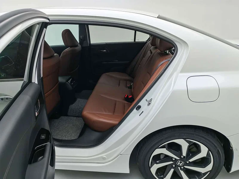 Honda Accord — фото 18