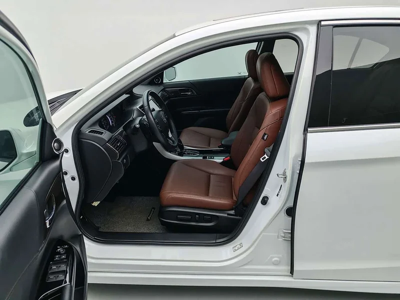 Honda Accord — фото 19
