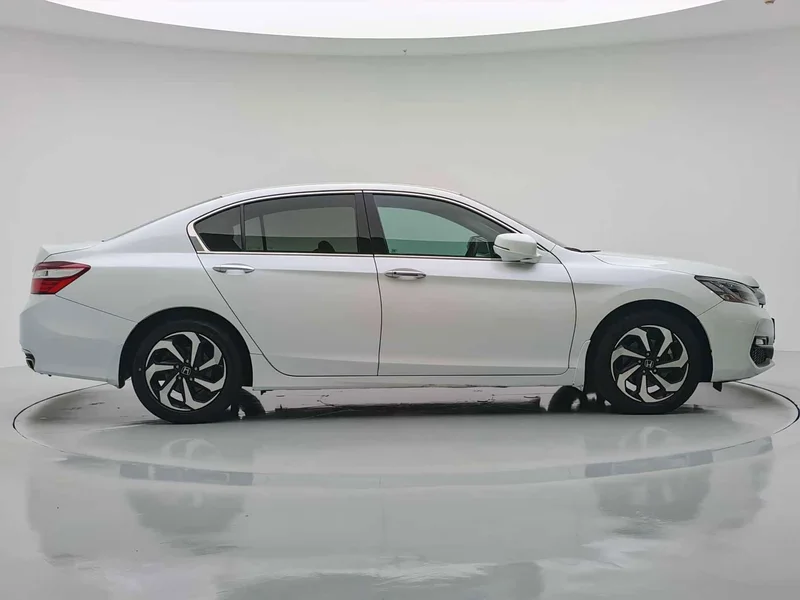 Honda Accord — фото 22
