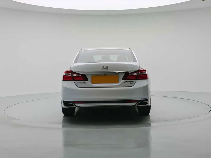 Honda Accord — фото 4