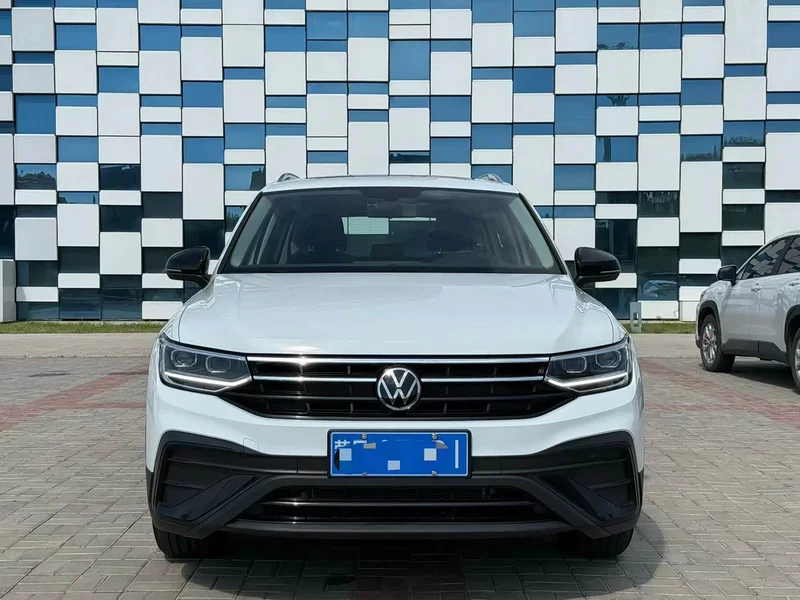 Volkswagen Tiguan L — фото 14