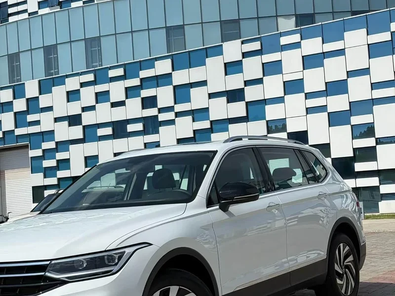 Volkswagen Tiguan L — фото 21
