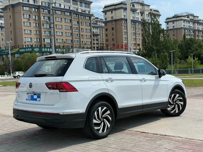 Volkswagen Tiguan L — фото 9