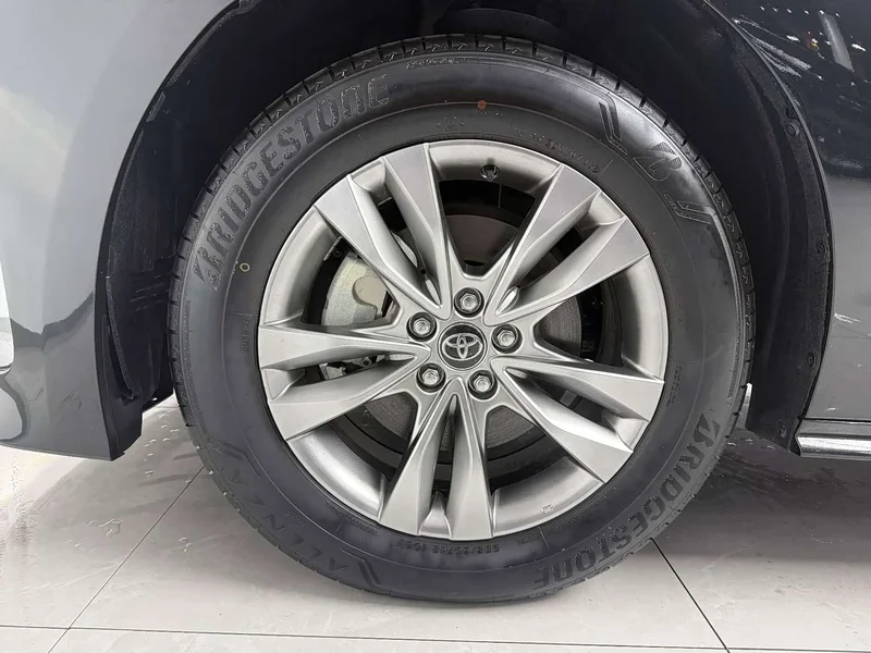 Toyota Sienna — фото 17