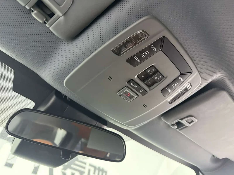 Toyota Sienna — фото 10