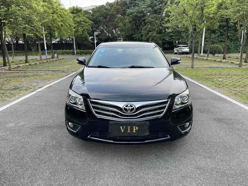 Toyota Camry — фото 2