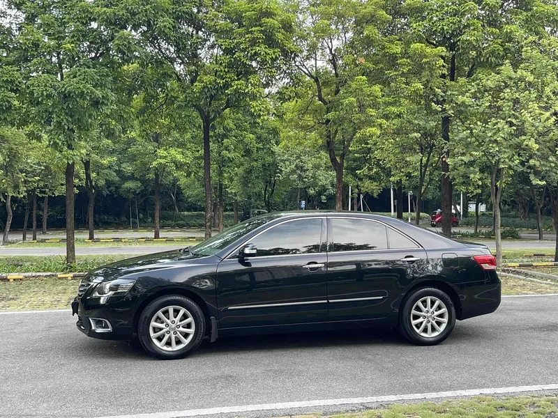 Toyota Camry — фото 4
