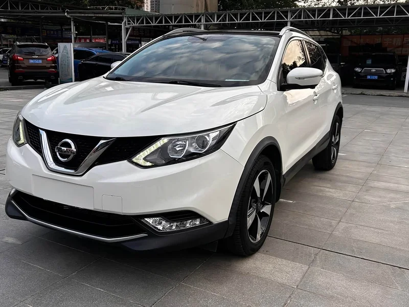 Nissan Qashqai — фото 1