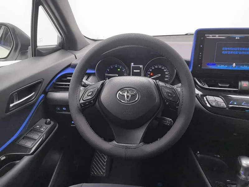 Toyota C-HR — фото 11