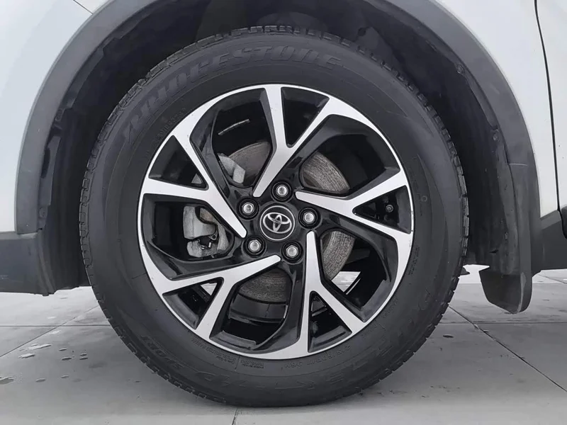 Toyota C-HR — фото 17