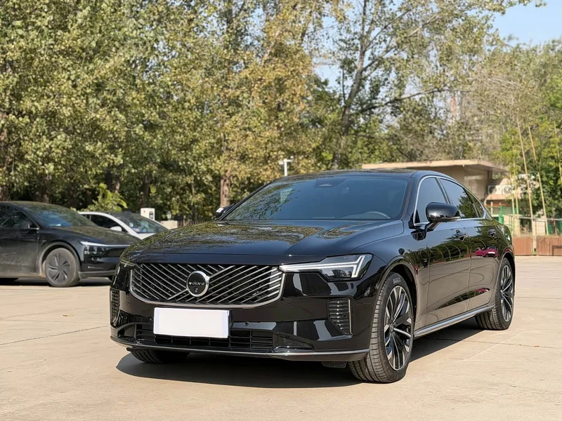 Volvo S90 — фото 1