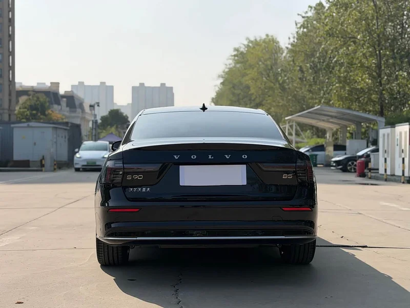 Volvo S90 — фото 18