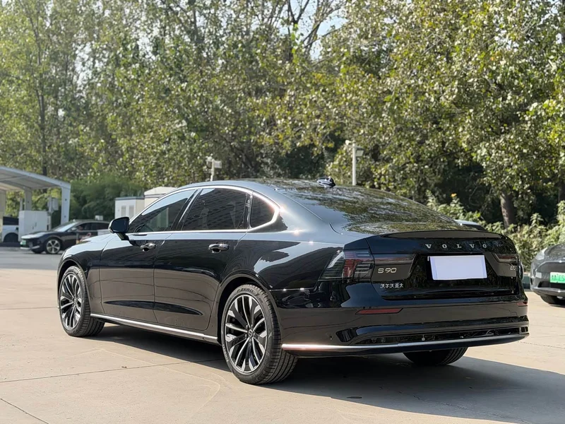 Volvo S90 — фото 20