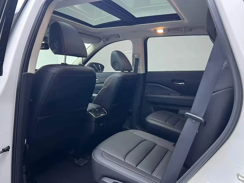 Nissan Pathfinder — фото 8