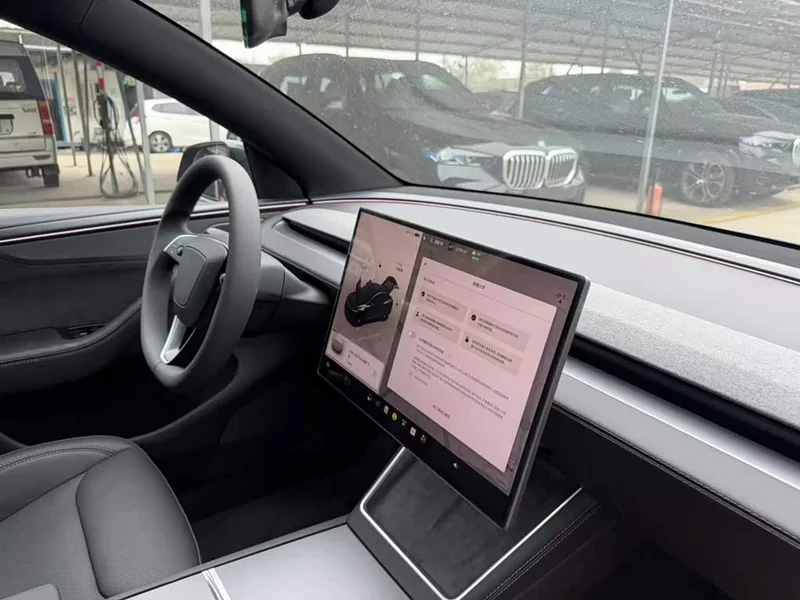 Tesla Model Y — фото 14