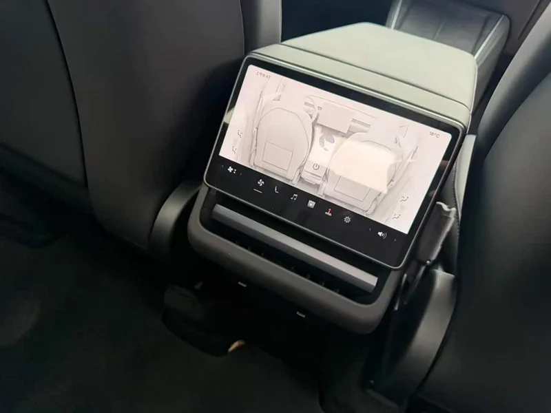 Tesla Model Y — фото 16