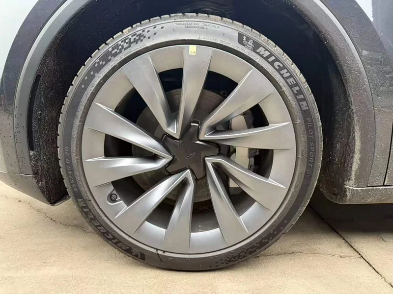Tesla Model Y — фото 24