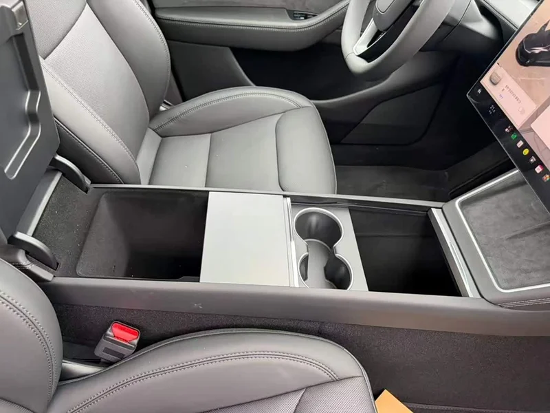 Tesla Model Y — фото 25