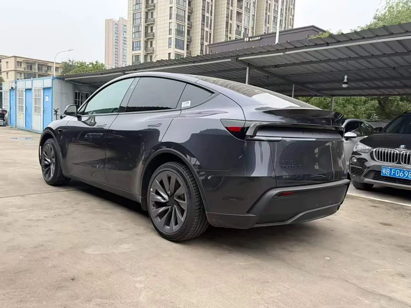 Tesla Model Y — фото 7