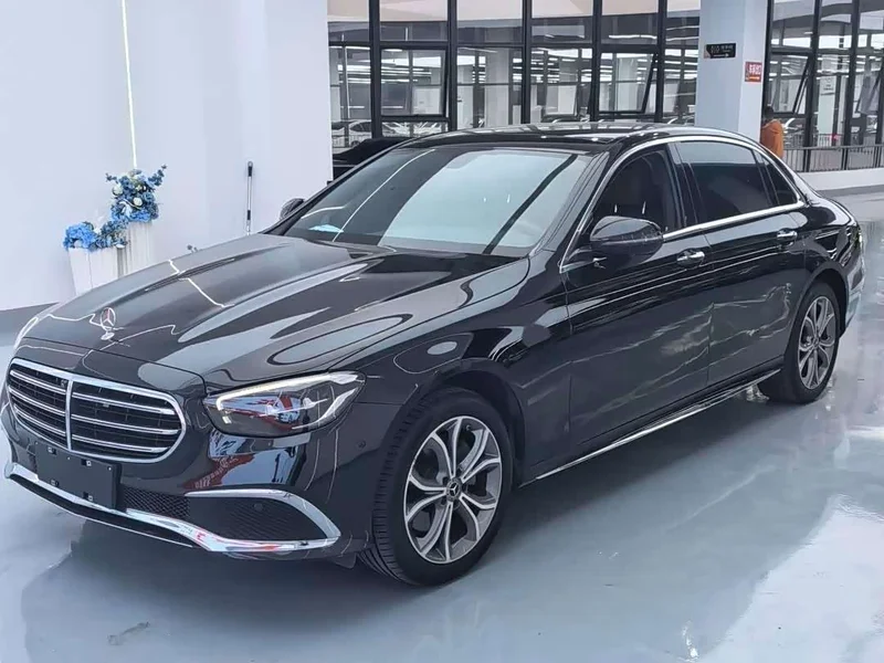 Mercedes-Benz E-Class — фото 1