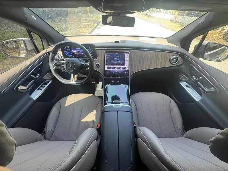 Mercedes-Benz EQE SUV — фото 20