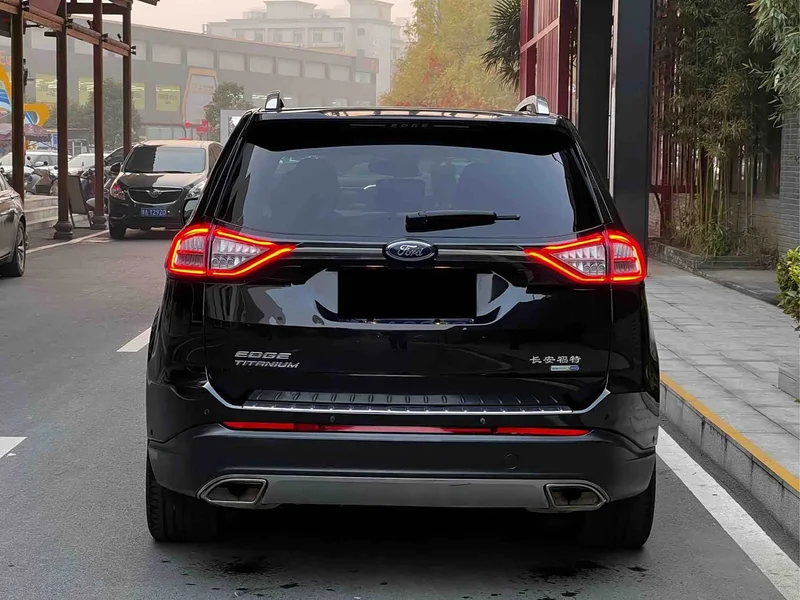 Ford Edge — фото 14