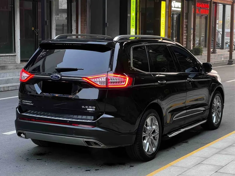 Ford Edge — фото 15