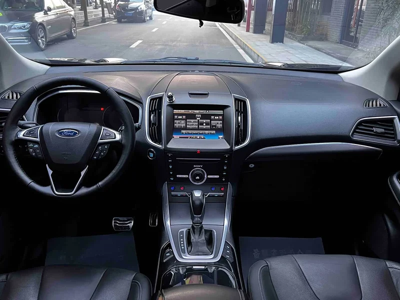 Ford Edge — фото 10