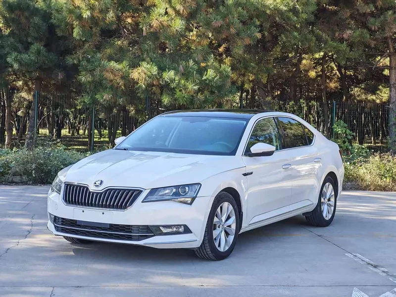 Skoda Superb — фото 1