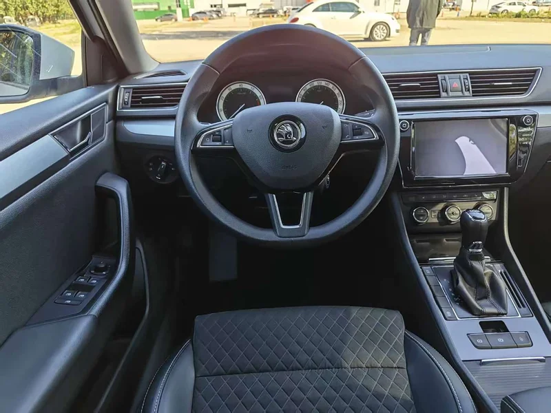 Skoda Superb — фото 13