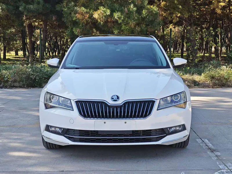 Skoda Superb — фото 2