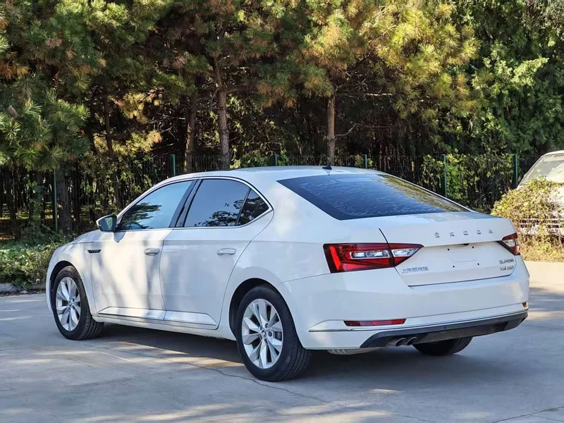 Skoda Superb — фото 4
