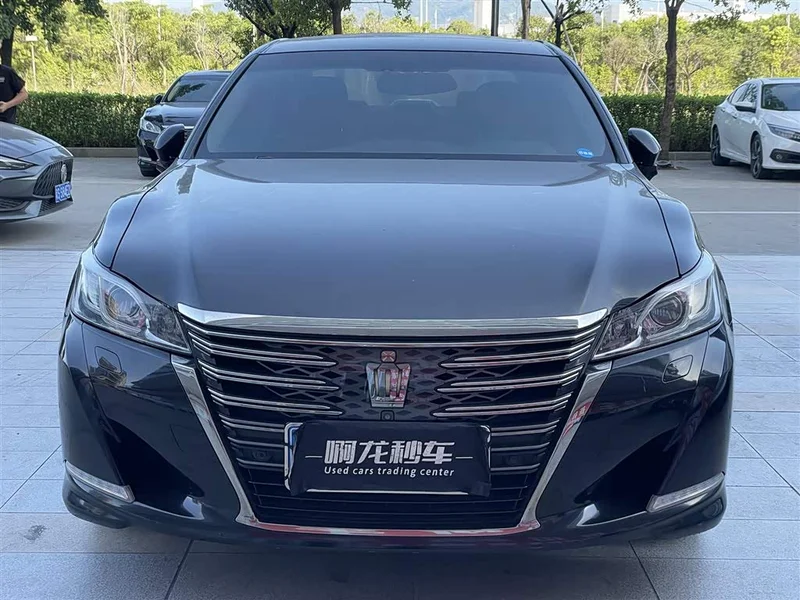 Toyota Crown — фото 2