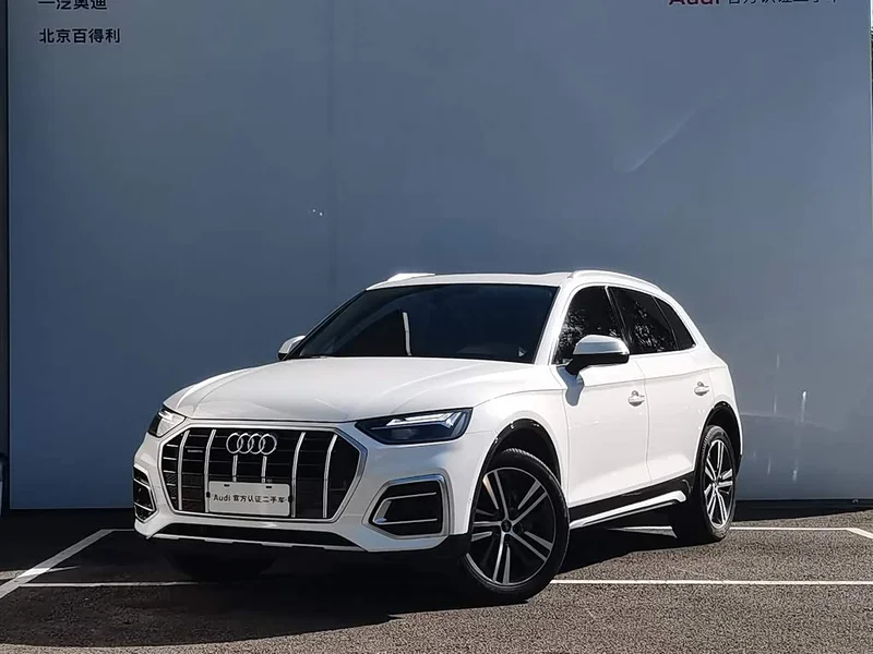 Audi Q5L — фото 1