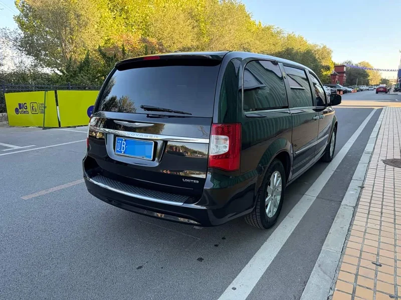 Jeep Grand Voyager Imported — фото 18