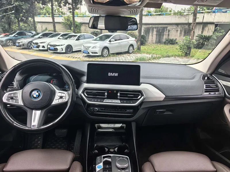 BMW iX3 — фото 11