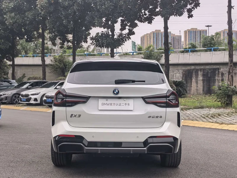 BMW iX3 — фото 16