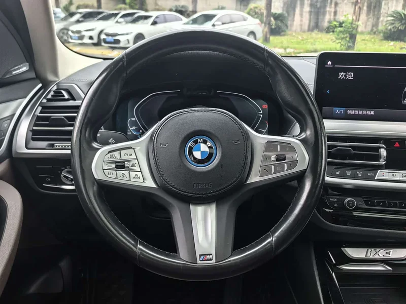 BMW iX3 — фото 22