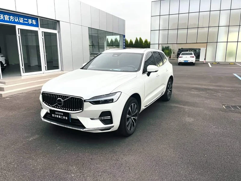 Volvo XC60 — фото 1