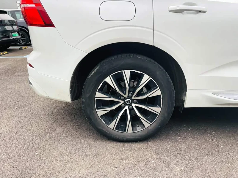 Volvo XC60 — фото 10