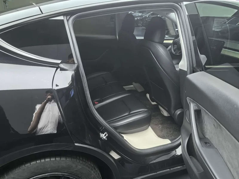 Tesla Model Y — фото 11