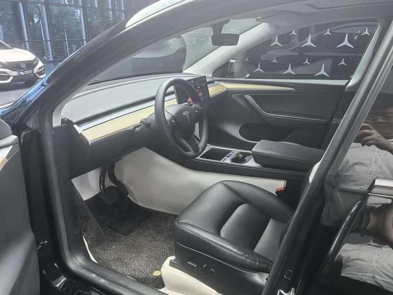 Tesla Model Y — фото 3