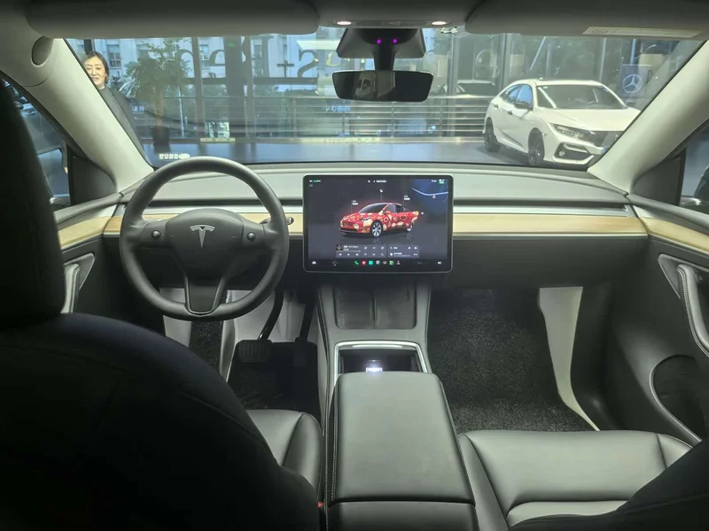 Tesla Model Y — фото 7