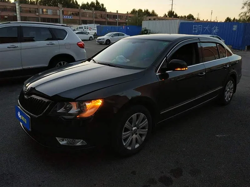 Skoda Superb — фото 1