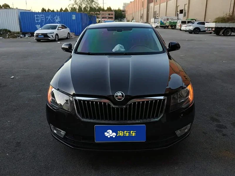 Skoda Superb — фото 2