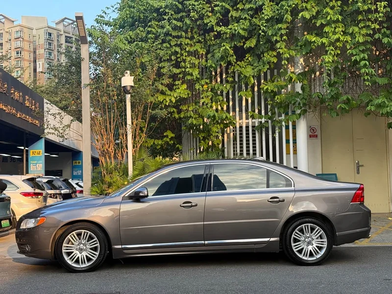 Volvo S80L — фото 3