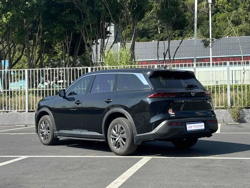 Nissan Pathfinder — фото 3