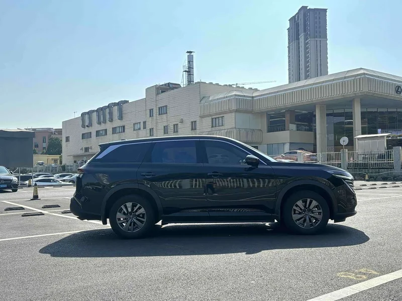 Nissan Pathfinder — фото 7