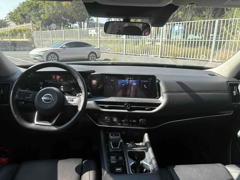 Nissan Pathfinder — фото 10